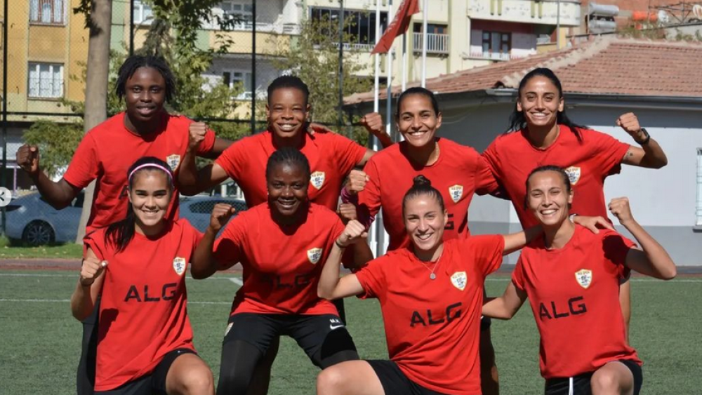 Kadın futbolunun şampiyonu Gaziantep ALG, galibiyet hesapları yapıyor